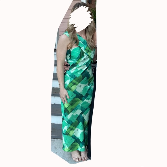 💚Lulu’s Iconic Presence Green Abstract Satin One Shoulder Mini Dress💚 - Picture 1 of 6